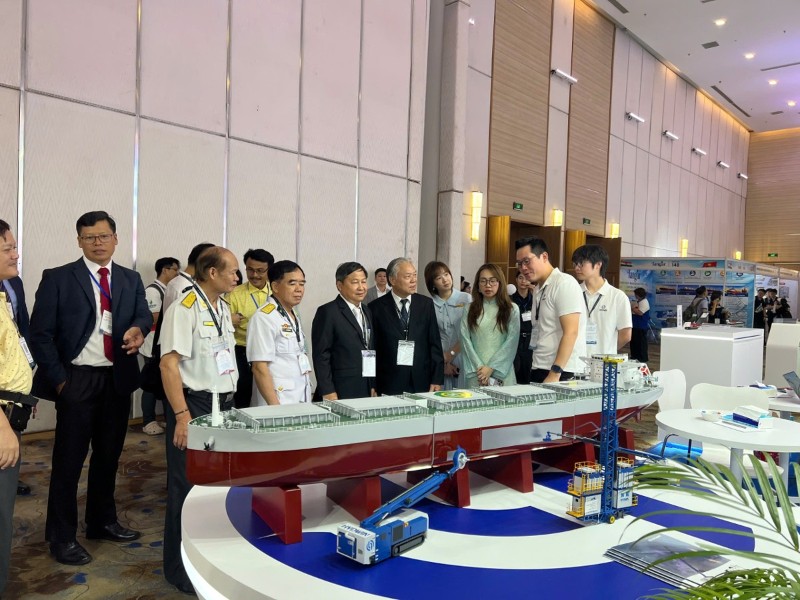 HCM City hosts two exhibitions, connecting businesses in oil and gas, energy and maritime industries