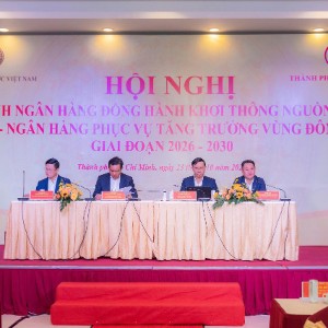 Chủ tịch UBND TP.Hồ Chí Minh Nguyễn Văn Được, Thống đốc Ngân hàng Nhà nước Phạm Đức Ấn, cùng các lãnh đạo Ngân hàng Nhà nước dự hội nghị. Ảnh: NHNN.