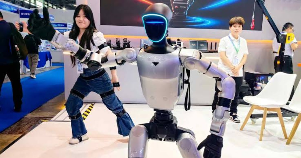 Công ty Trung Quốc phát triển hệ thống AI giúp robot hình người tự cải thiện năng lực