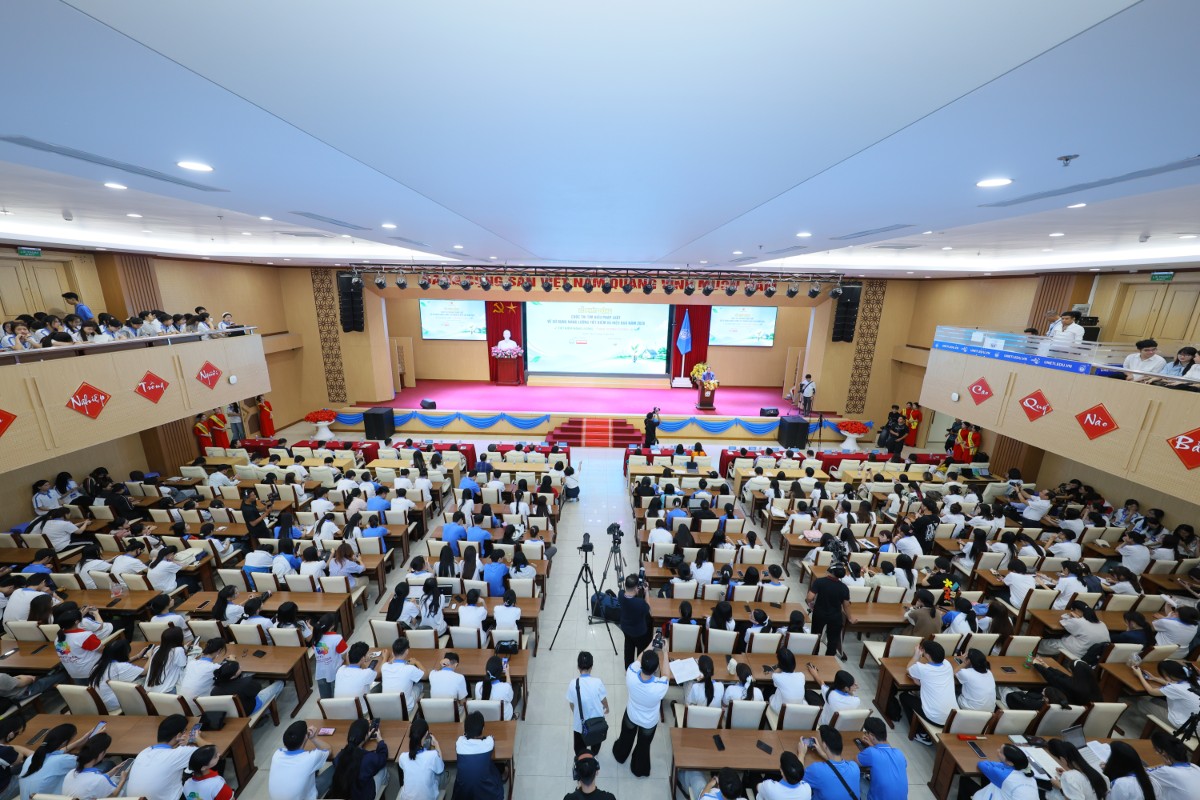 Cuộc phát động diễn ra tại Trường Đại học Kinh tế - Kỹ thuật Công nghiệp - Ảnh: TCCT.
