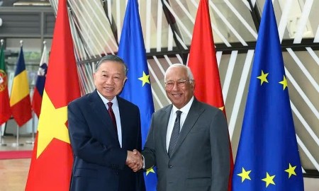Chủ tịch Hội đồng Châu Âu Antonio Costa chủ trì lễ đón Tổng Bí thư, Chủ tịch nước Tô Lâm - Ảnh: TTXVN