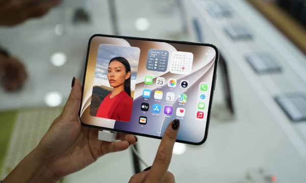 Hàng nghìn chiếc iPhone Duo được bán tại Việt Nam trong sáng nay