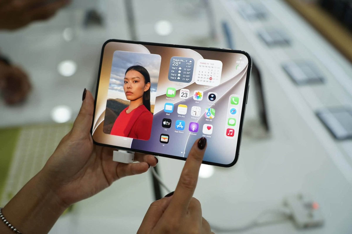 Hàng nghìn chiếc iPhone Duo được giao trong ngày mở bán, phiên bản 256GB màu trắng ánh sao bán chạy nhất - Ảnh: Trang Đỗ.