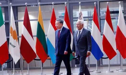 General Secretary of the Central Committee of the Communist Party of Vietnam and President To Lam (L) and European Council President António Costa (Photo: VNA)