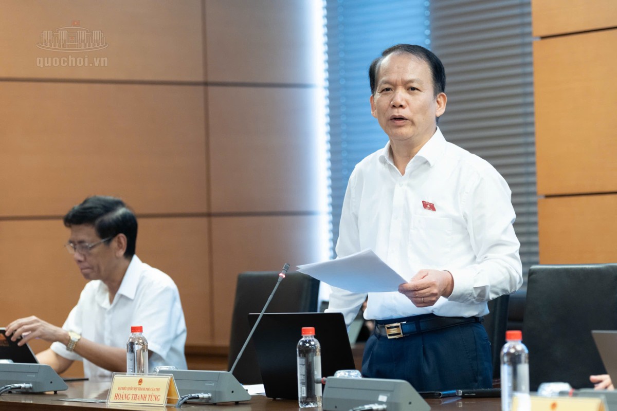 Bộ trưởng Bộ Tư pháp Hoàng Thanh Tùng phát biểu. Ảnh: quochoi.vn
