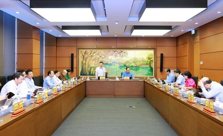 Quang cảnh phiên thảo luận tại Tổ 1 - Đoàn ĐBQH thành phố Hà Nội sáng 23/10. Ảnh: Văn Tuyến/Quochoi.vn