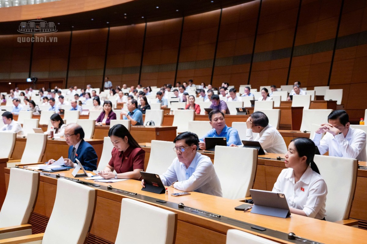 Các đại biểu tham dự tại hội trường. Ảnh: Cổng thông tin điện tử Quốc hội.