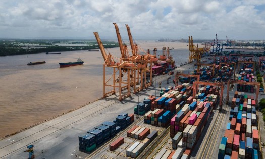 Việt Nam xuất siêu 1,82 tỷ USD trong nửa đầu tháng 10. Ảnh: Việt Dũng