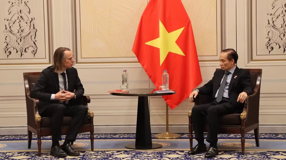 Bộ trưởng Ngoại giao Lê Hoài Trung đã tiếp Phó Tổng Thư ký Đảng Lao động Bỉ (PTB) Benjamin Pestieau. Ảnh: Bộ Ngoại giao.