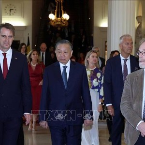 Tổng Bí thư, Chủ tịch nước Tô Lâm cùng Chủ tịch Hạ viện Peter De Roover (bên phải) và Chủ tịch Thượng viện Vincent Blondel (bên trái). Ảnh: Thống Nhất – TTXVN