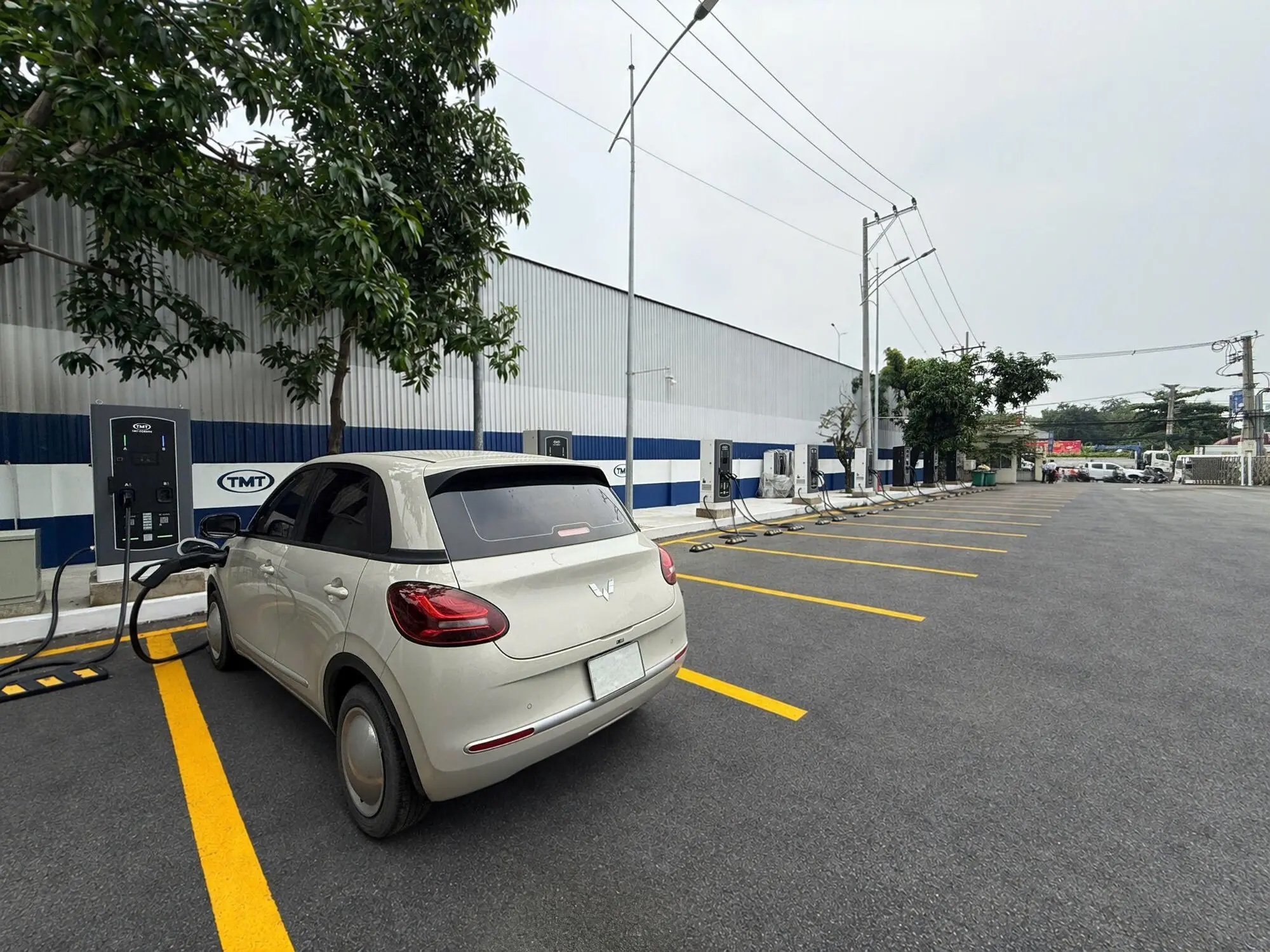 Nhờ cơ chế đòn bẩy tài chính từ TMT-Egreen&nbsp;, mức vốn ban đầu để một chủ mặt bằng hoặc hộ kinh doanh sở hữu và đưa vào vận hành một hệ thống trụ sạc nhanh DC có dải công suất linh hoạt từ 20kW đến 120kW dao động từ khoảng 40 triệu đồng. Ảnh:&nbsp;TMT-Egreen.