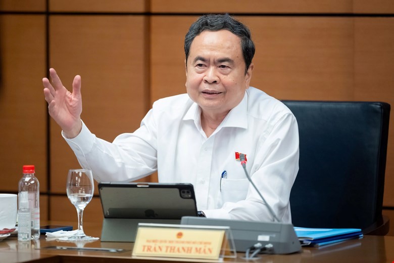 Chủ tịch Quốc hội nhấn mạnh yêu cầu xây dựng chế tài đủ sức răn đe, xử lý nghiêm những tổ chức, cá nhân cố tình vi phạm, bất chấp sức khỏe, tính mạng người tiêu dùng để trục lợi. Ảnh: Cổng thông tin điện tử Quốc hội.