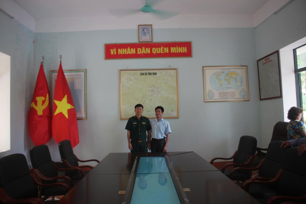 Trung tá Nguyễn Trọng Minh (bên trái). Ảnh: Chu Khôi.