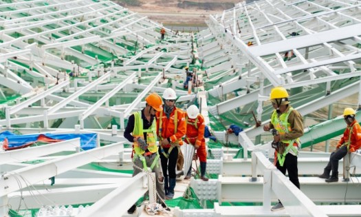Workers on a construction site. (Illustrative image: VnEconomy)
