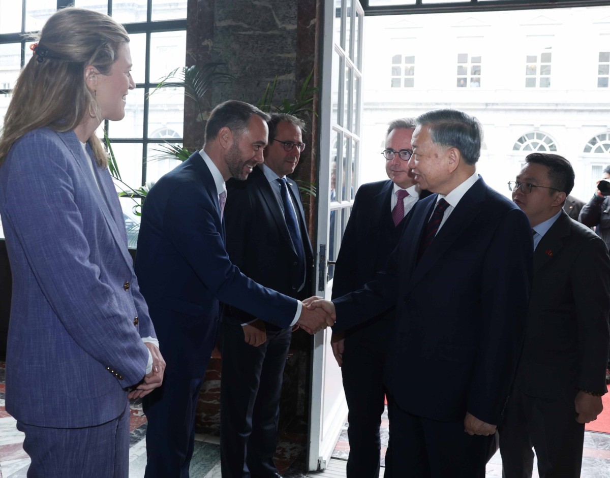 Tổng Bí thư, Chủ tịch nước Tô Lâm và Thủ tướng Bỉ Bart De Wever tại lễ đón - Ảnh: TTXVN