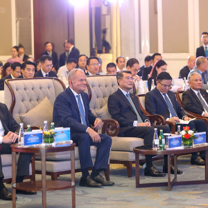 Thủ tướng Lê Minh Hưng và Thủ tướng Ba Lan Donald Tusk dự Hội nghị bàn tròn doanh nghiệp Việt Nam - Ba Lan - Ảnh: chinhphu.vn/Nhật Bắc