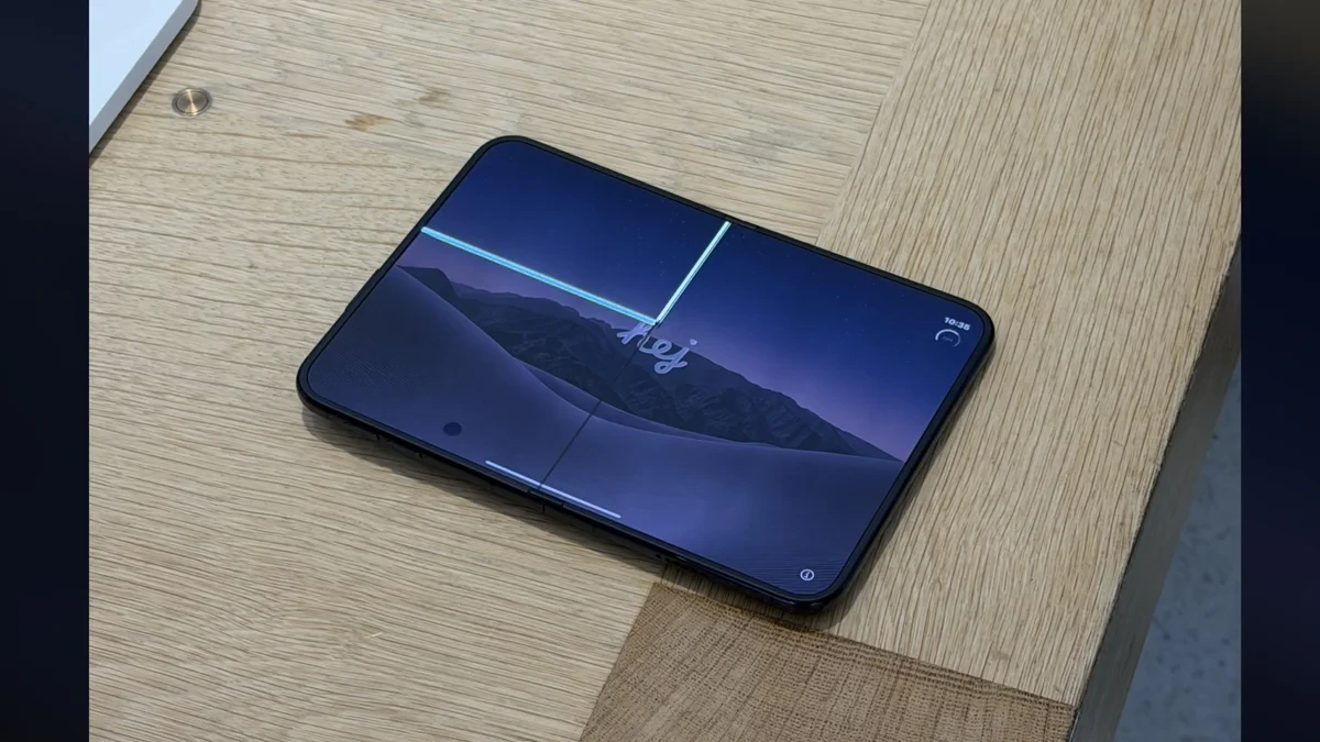 iPhone Duo bị hỏng tại cửa hàng Apple tại Toronto. Ảnh từ Reddit.