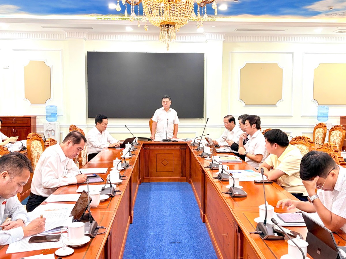 Phó Chủ tịch HĐND Thành phố Nguyễn Văn Dũng phát biểu chỉ đạo tại phiên thẩm tra dự thảo Nghị quyết thông qua quy hoạch tổng thể TP. Hồ Chí Minh thời kỳ 2025 - 2050, tầm nhìn 100 năm. Ảnh: Thái Long.
