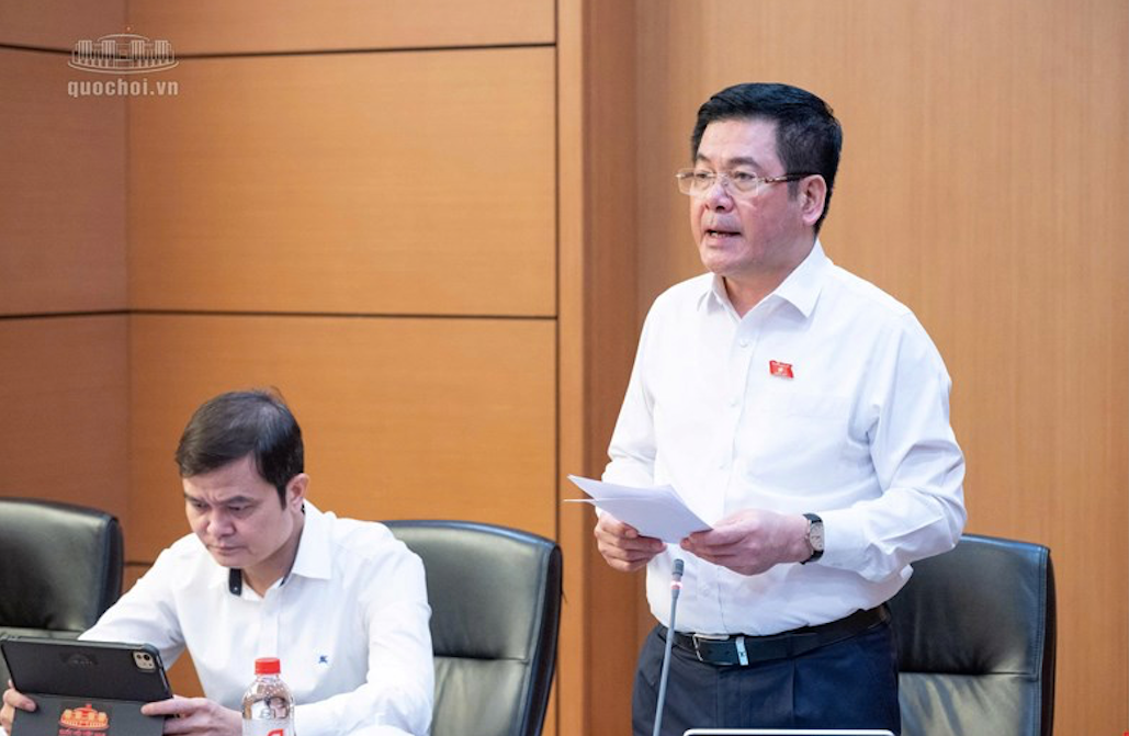Phó Chủ tịch Quốc hội Nguyễn Hồng Diên tham gia thảo luận tại Tổ 13 - Ảnh: Quochoi.vn