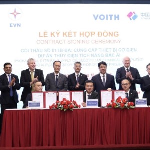 Lễ ký kết hợp đồng giữa Tập đoàn Điện lực Việt Nam (EVN) và Liên danh Voith Hydro Shanghai and Powerchina Zhongnan. Ảnh: EVN.