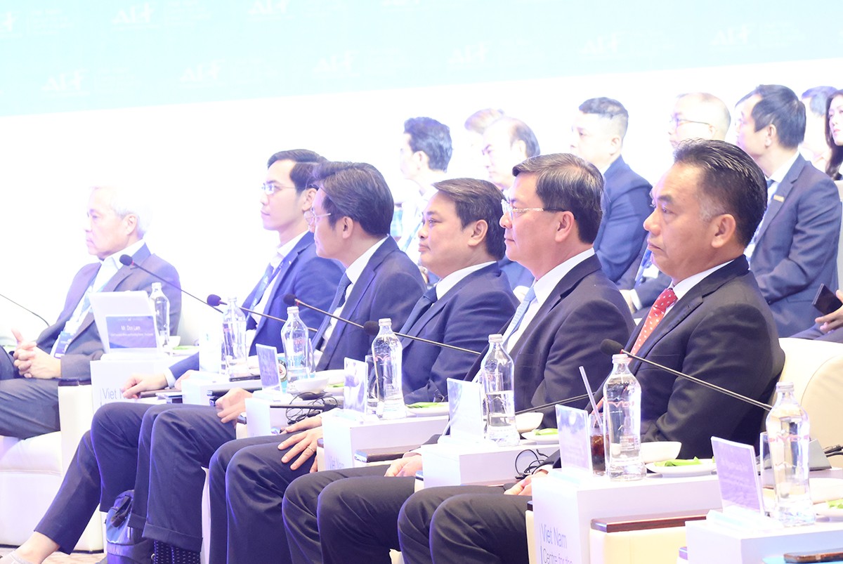 Lãnh đạo UBND TPHCM và các tổ chức doanh nghiệp tại Chương trình CEO 500 - Ảnh: Phương Chi.