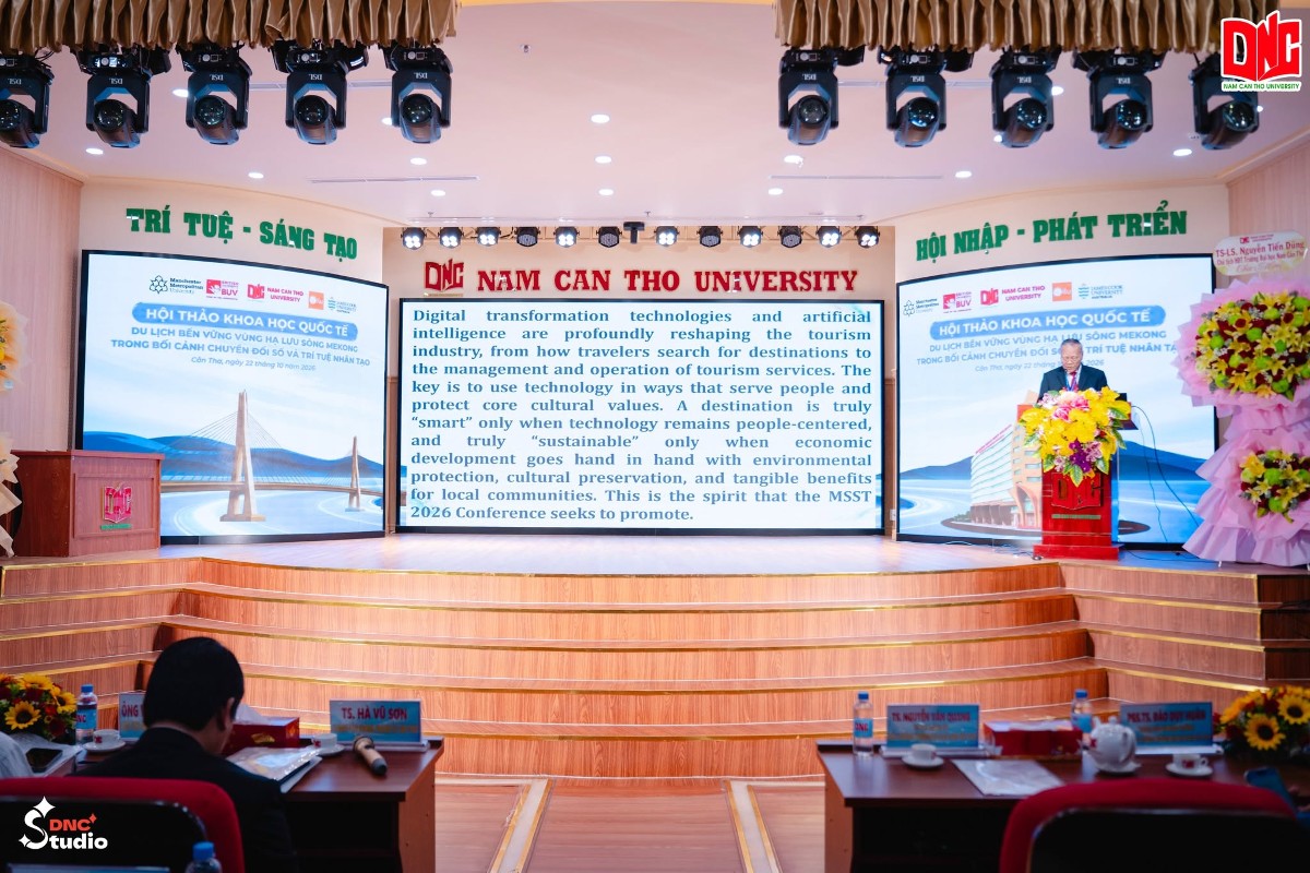 Hội thảo khoa học quốc tế “Du lịch bền vững vùng hạ lưu sông Mekong trong bối cảnh chuyển đổi số và trí tuệ nhân tạo”. Ảnh: Trường đại học Nam Cần Thơ