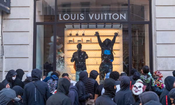 Ngành hàng xa xỉ tại Paris bất ổn do bạo loạn