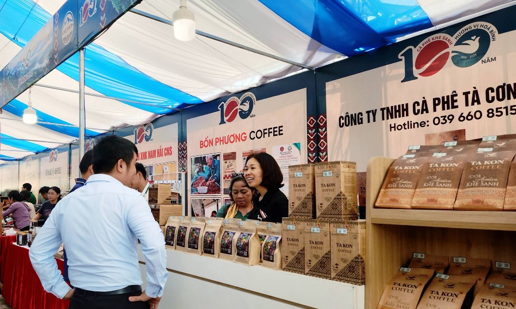 Các sản phẩm cà phê đặc sản và sản phẩm OCOP được giới thiệu, góp phần quảng bá nông sản đặc trưng của Quảng Trị.