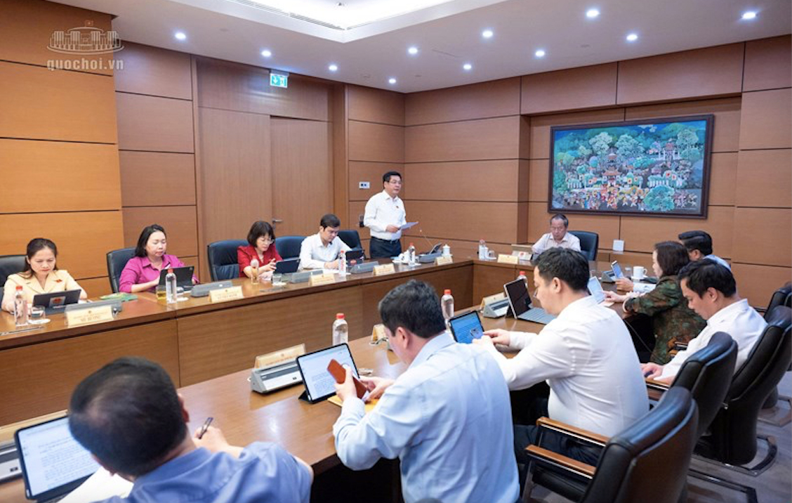 Phiên thảo luận tại Tổ 13 chiều 26/10 - Ảnh: Quochoi.vn