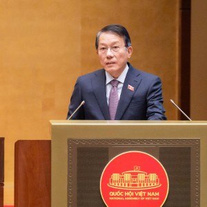 Bộ trưởng Bộ Công an Lương Tam Quang trình bày Tờ trình về dự án Luật Định danh và xác thực điện tử. Ảnh: Quochoi.