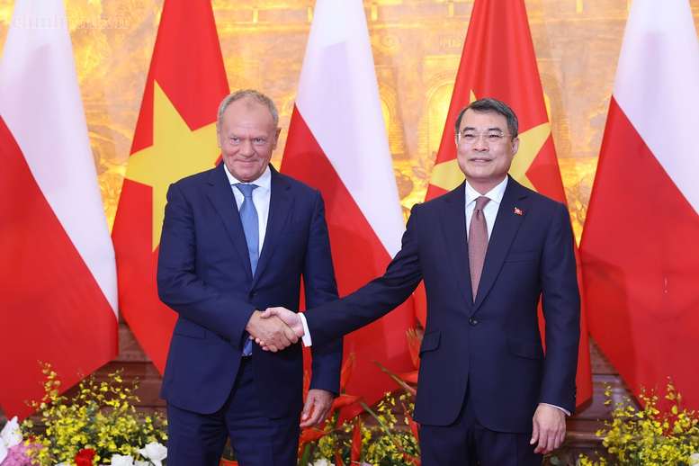 Thủ tướng Lê Minh Hưng và Thủ tướng Cộng hòa Ba Lan Donald Tusk - Ảnh: chinhphu.vn/Nhật Bắc