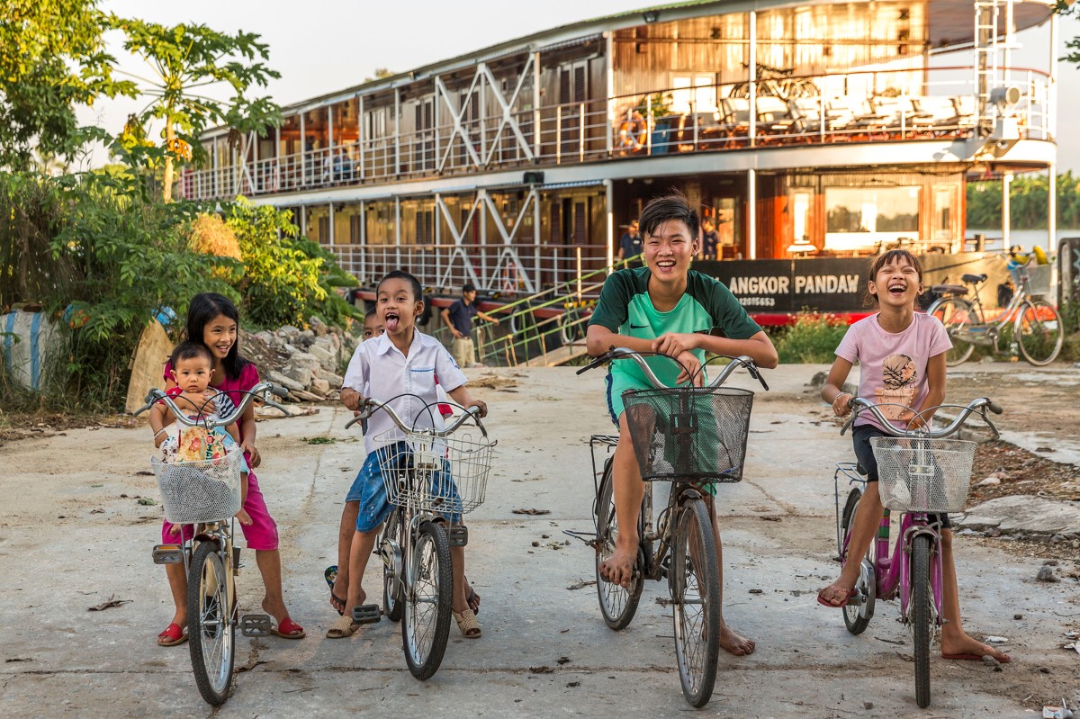 Nhờ thiết kế mớn nước nông, tàu Angkor Pandaw có thể dễ dàng đưa du khách khám phá vùng đồng bằng sông Hồng một cách tiện nghi và thoải mái. Ảnh: Pandaw