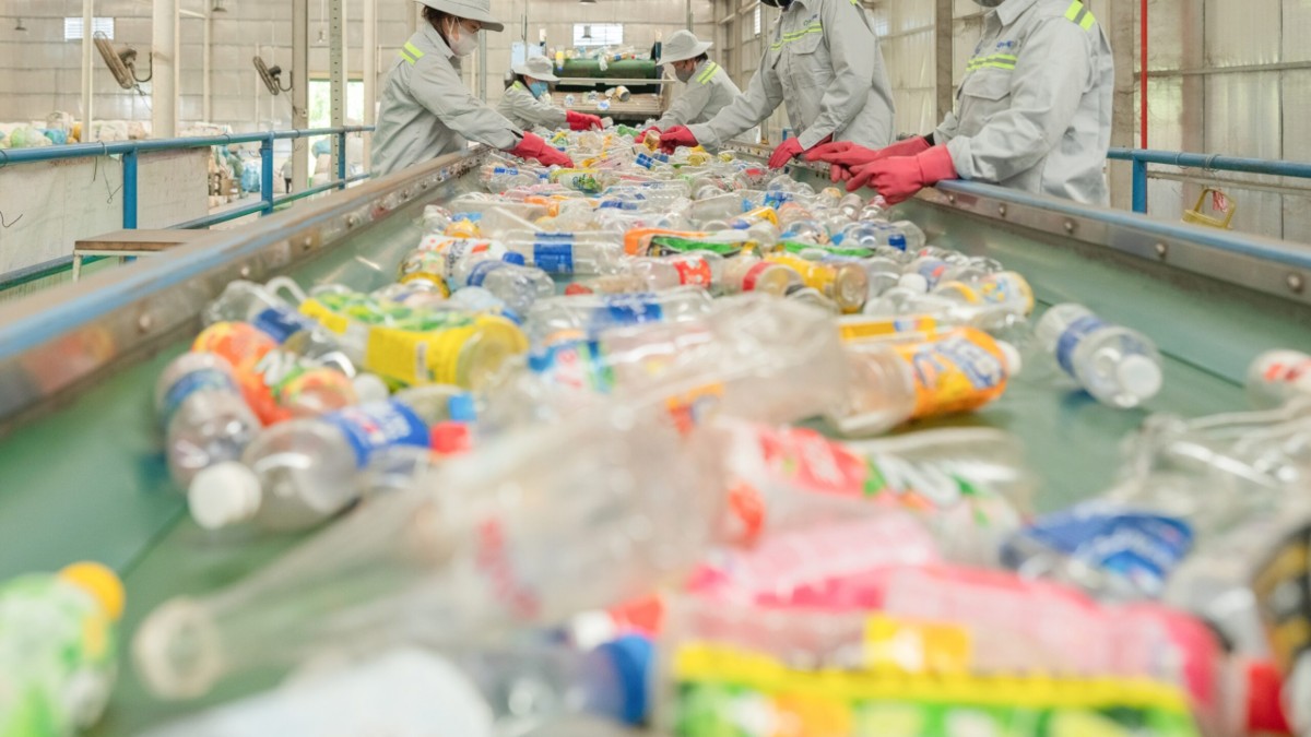 Quan hệ hợp tác giữa Unilever Việt Nam và Duytan Recycling là một bước tiến trong việc thúc đẩy sử dụng nhựa tái sinh trong sản xuất bao bì. Ảnh: Duytan Recycling