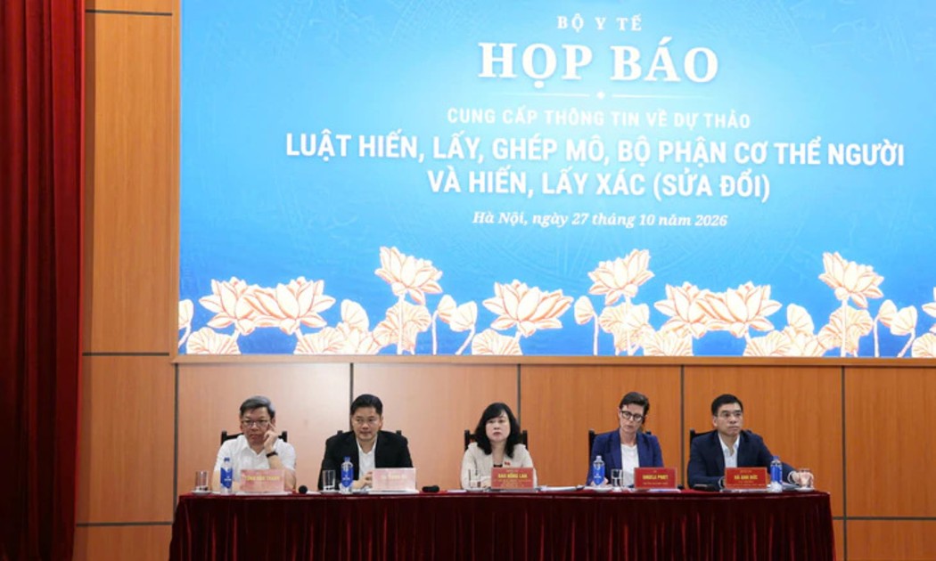 Bộ Y tế họp báo vào chiều ngày 27/10. Ảnh: Trần Minh.