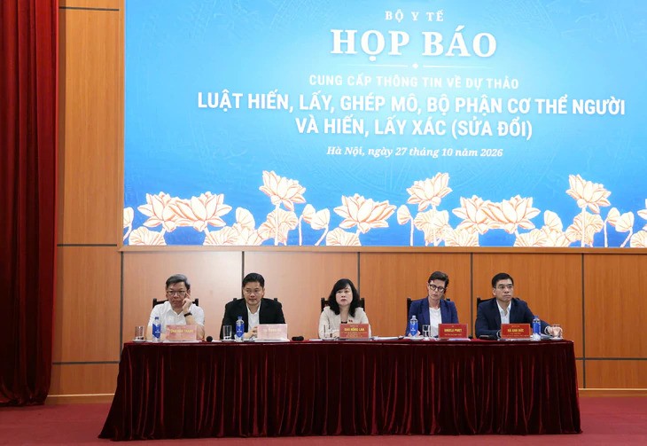 Bộ Y tế họp báo vào chiều ngày 27/10. Ảnh: Trần Minh.