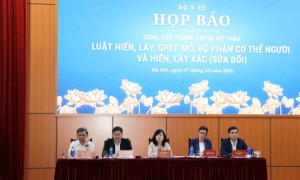 Bộ Y tế họp báo vào chiều ngày 27/10. Ảnh: Trần Minh.
