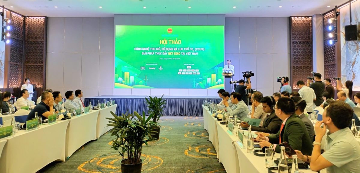 Toàn cảnh hội thảo “Công nghệ thu giữ, sử dụng và lưu trữ CO₂ (CCUS): Giải pháp thúc đẩy Net Zero tại Việt Nam”. Ảnh: Tùng Dương