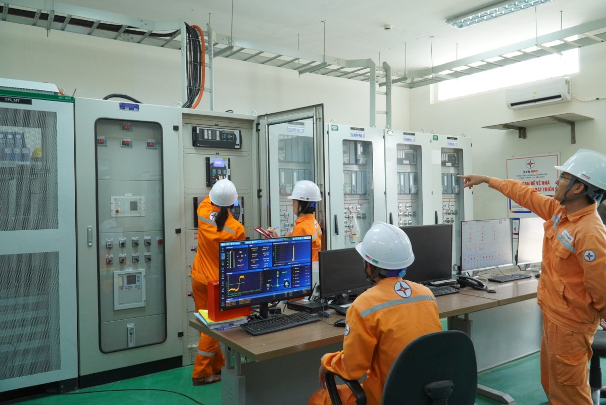 Nguồn vốn vay sẽ được sử dụng để đầu tư các hệ thống pin lưu trữ năng lượng (BESS) lắp đặt đồng bộ tại các trạm biến áp 110 kV đang có sẵn trên địa bàn miền Bắc. Ảnh: HSBC