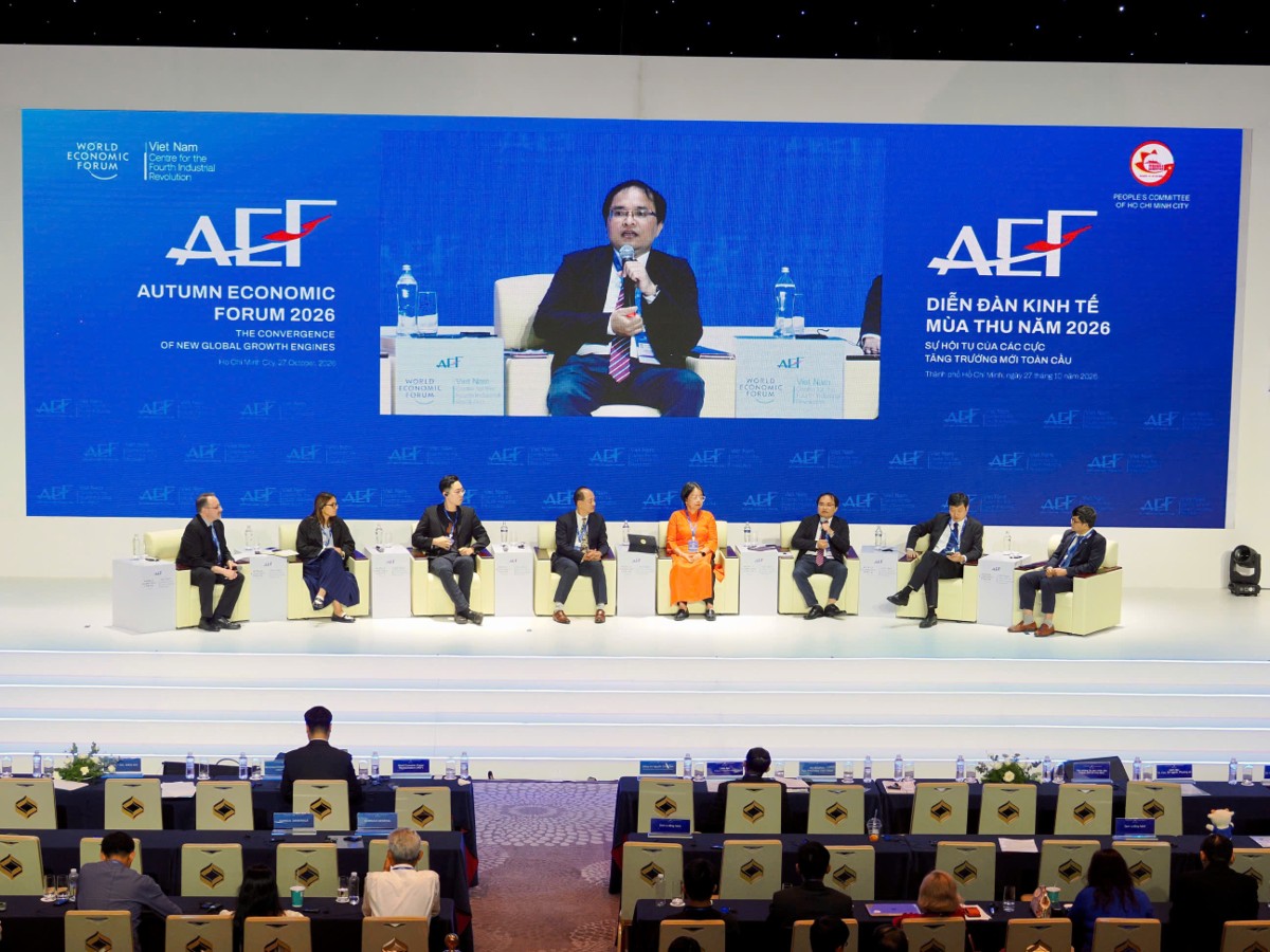 Các chuyên gia, đại diện cơ quan quản lý và doanh nghiệp trong và ngoài nước thảo luận về năng lực tự chủ trí tuệ nhân tạo tại phiên chuyên đề “Năng lực chủ quyền AI”, thuộc Diễn đàn Kinh tế Mùa thu năm 2026 vào ngày 27-10 tại TPHCM. Ảnh: HCMC C4IR