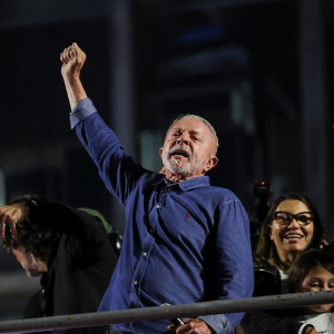 Ông Luiz Inacio Lula da Silva tái đắc cử tổng thống Brazil sau vòng bầu cử ngày 25/10 - Ảnh: Yonhap/Getty Images