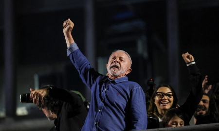 Ông Luiz Inacio Lula da Silva tái đắc cử tổng thống Brazil sau vòng bầu cử ngày 25/10 - Ảnh: Yonhap/Getty Images
