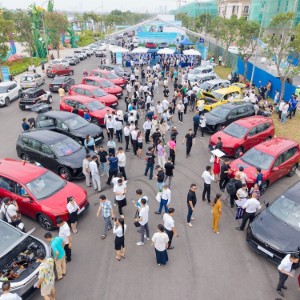 Sức mua phân khúc xe gia đình cỡ nhỏ tại Việt Nam ghi nhận sự phục hồi đáng kể trong tháng 9/2026 với tổng doanh số toàn nhóm vượt mốc 9.000 xe. Tuy nhiên, bất chấp nỗ lực tăng trưởng của hàng loạt dòng xe sử dụng động cơ đốt trong, sự bứt phá áp đảo của xe điện VinFast tiếp tục định hình một cục diện thị trường nghiêng hẳn về phía phương tiện xanh.