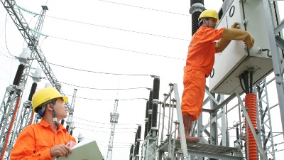 Deputy Prime Minister proposes reduction of electricity prices and gasoline tax in November