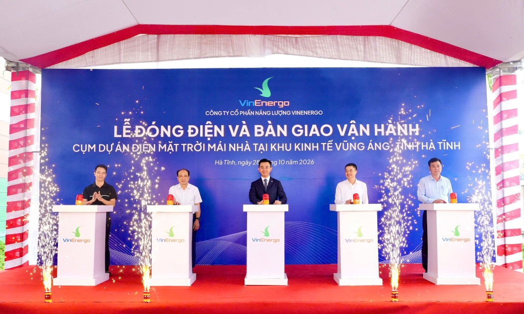 VinEnergo chính thức vận hành hệ thống điện mặt trời mái nhà kết hợp BESS cho nhà máy sản xuất xe VinFast, nhà máy sản xuất pin VinES và liên doanh sản xuất pin V-G tại Khu kinh tế Vũng Áng (Hà Tĩnh).