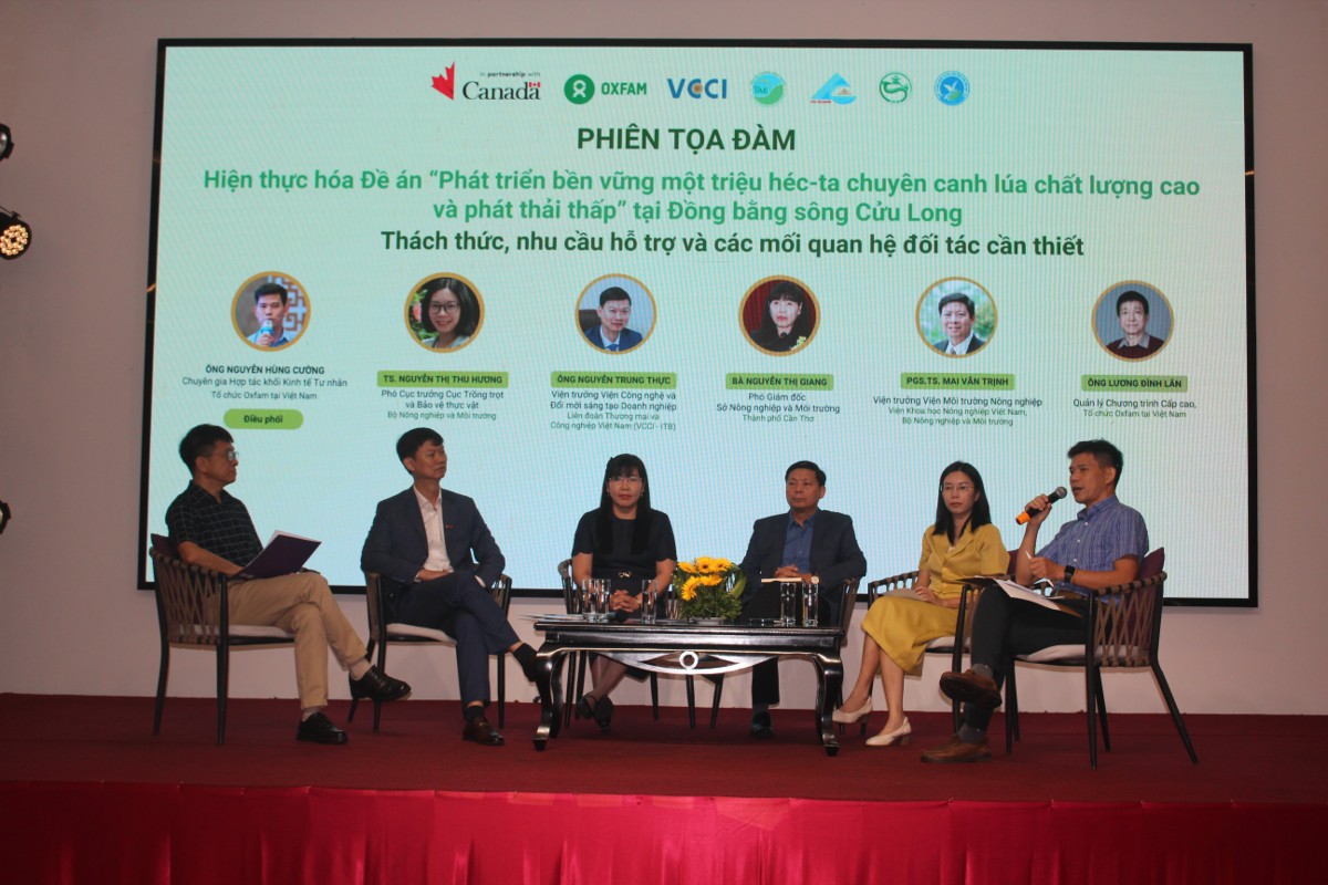 Phiên toạ đàm tại lễ khởi động dự án GoRice. Ảnh: Chu Khôi.