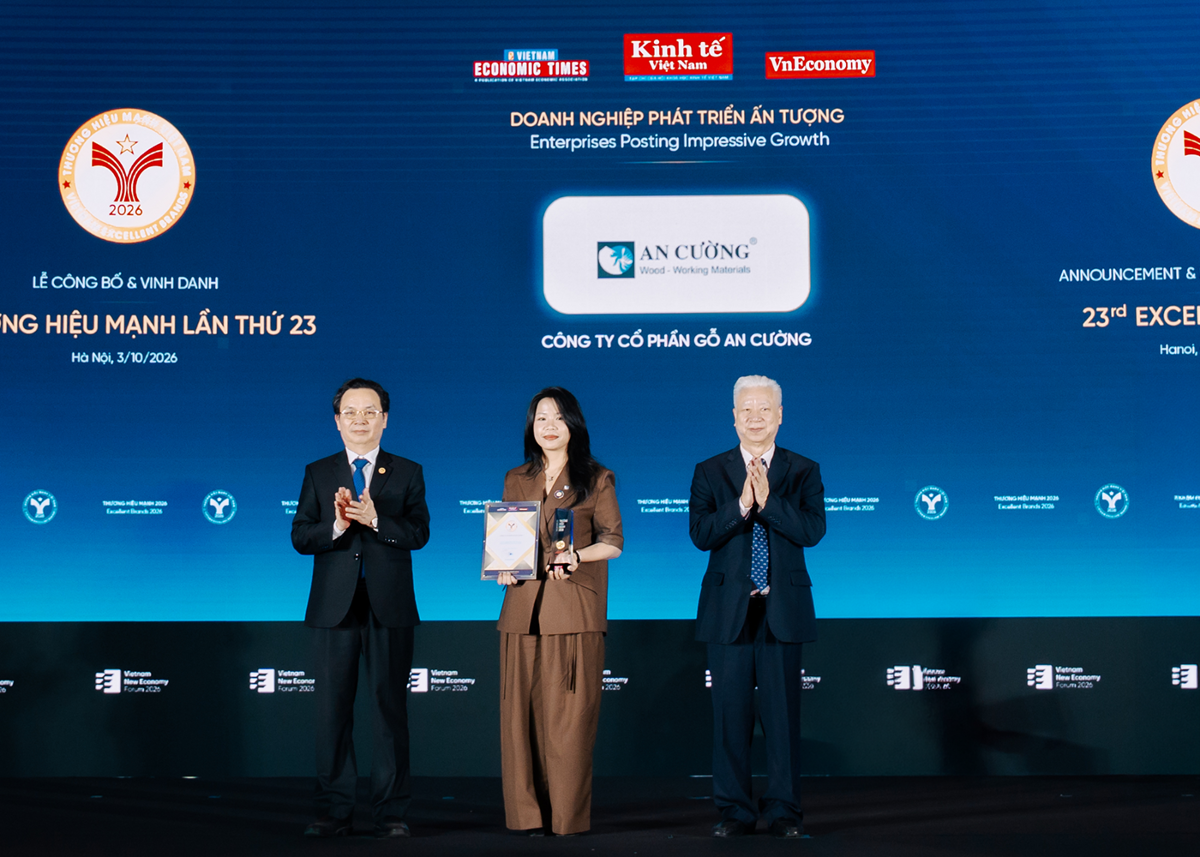 Đại diện An Cường nhận vinh danh tại chương trình Thương hiệu Mạnh Việt Nam 2026.