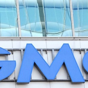 Logo của Tập đoàn GMO Internet Group tại trụ sở ở Tokyo, Nhật Bản. Ảnh: Kyodo.