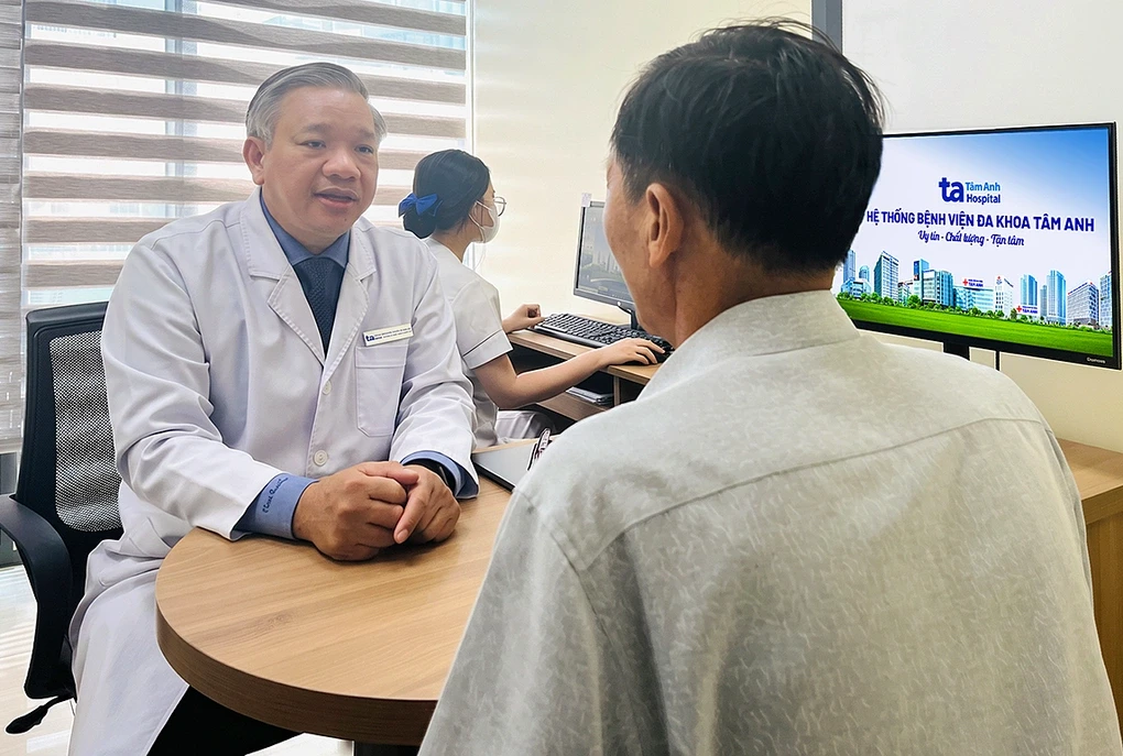 Bệnh nhân tái khám sau một tuần phẫu thuật sửa van tim. Ảnh: Bệnh viện Đa khoa Tâm Anh