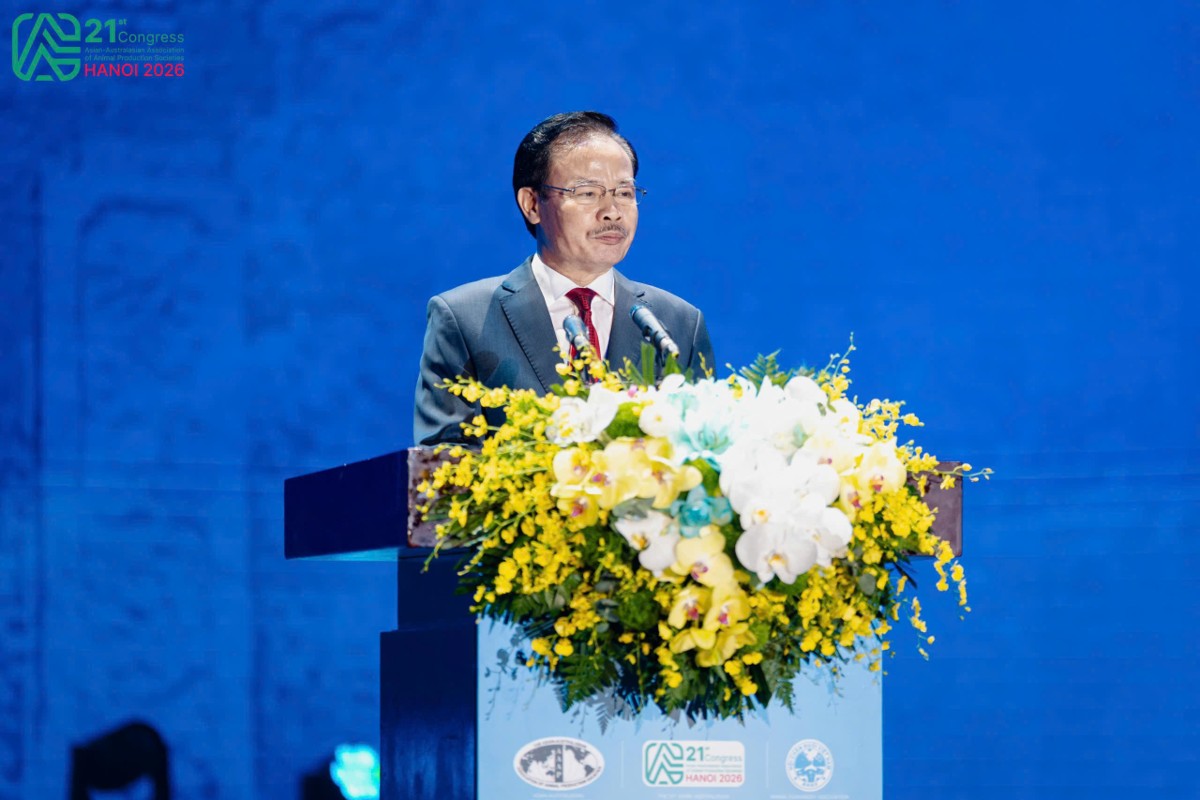 TS. Nguyễn Xuân Dương: "Ngành chăn nuôi phải xem xét lại mô hình và phương thức sản xuất". Ảnh: ban tổ chức.