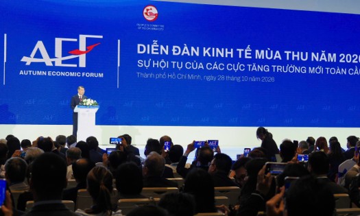 Thủ tướng Chính phủ phát biểu tại phiên toàn thể Diễn đàn Kinh tế Mùa thu năm 2026 (AEF 2026), với chủ đề “Sự hội tụ của các cực tăng trưởng mới toàn cầu”, trước đông đảo đại biểu trong nước và quốc tế vào ngày 28-10, tại TP.HCM. Ảnh: HCMC C4IR